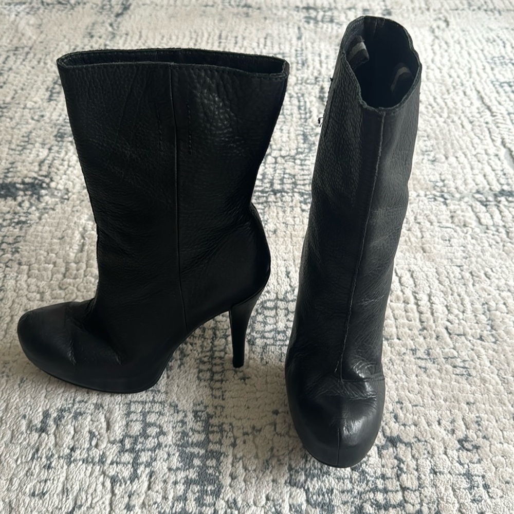 Gently worn Pedro Garcia 5-inch pebble black leather platform booties size 361/2